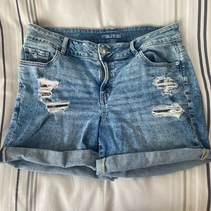Size 14W Distressed women’s jean shorts